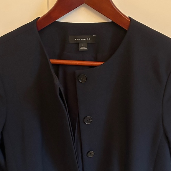 Ann Taylor Women's Navy Blazer, size 8 - Picture 7 of 8